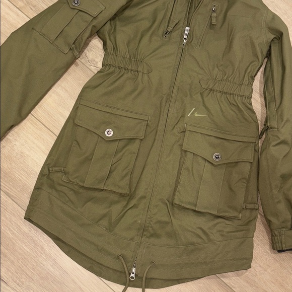 Nike Women's snowboarding Jacket in Olive size small - Picture 2 of 13